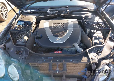 2007 Mercedes-Benz E 550 4Matic z USA, uszkodzony, nr VIN WDBUF90X97X217497